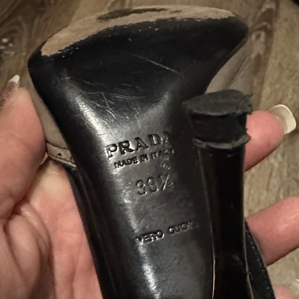 Prada Black and Gray Pointed Heels - Picture 5 of 5